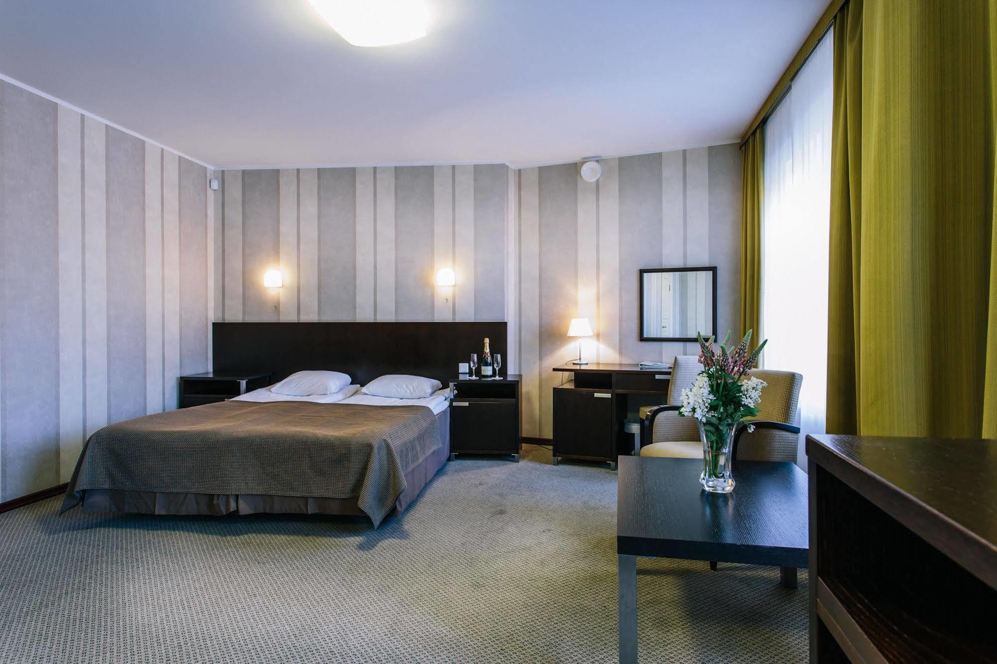 Hestia Hotel Maestro Old Town Tallinn Extérieur photo