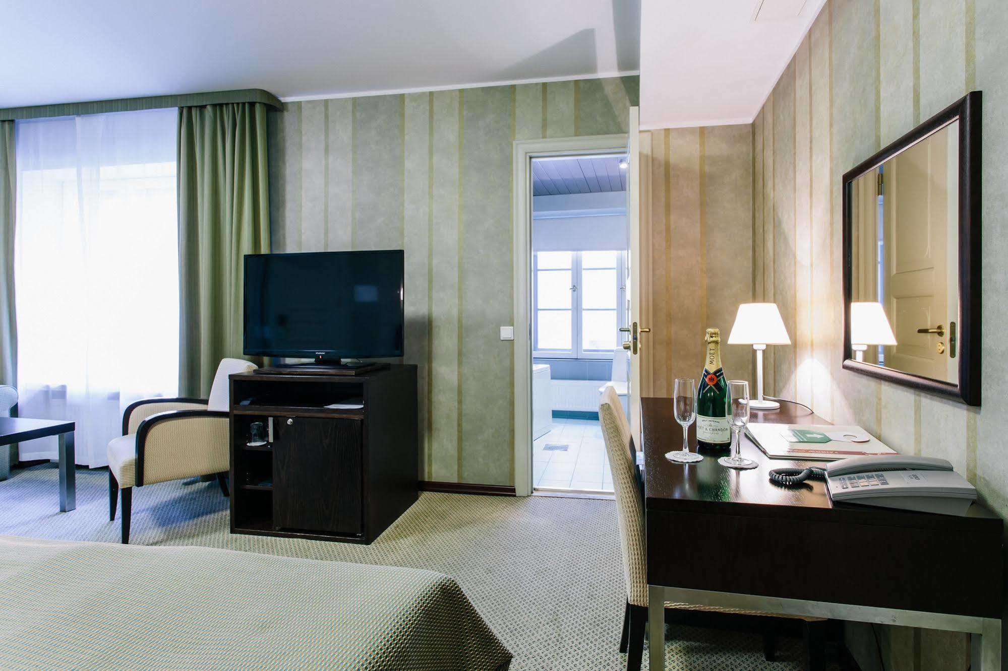 Hestia Hotel Maestro Old Town Tallinn Extérieur photo